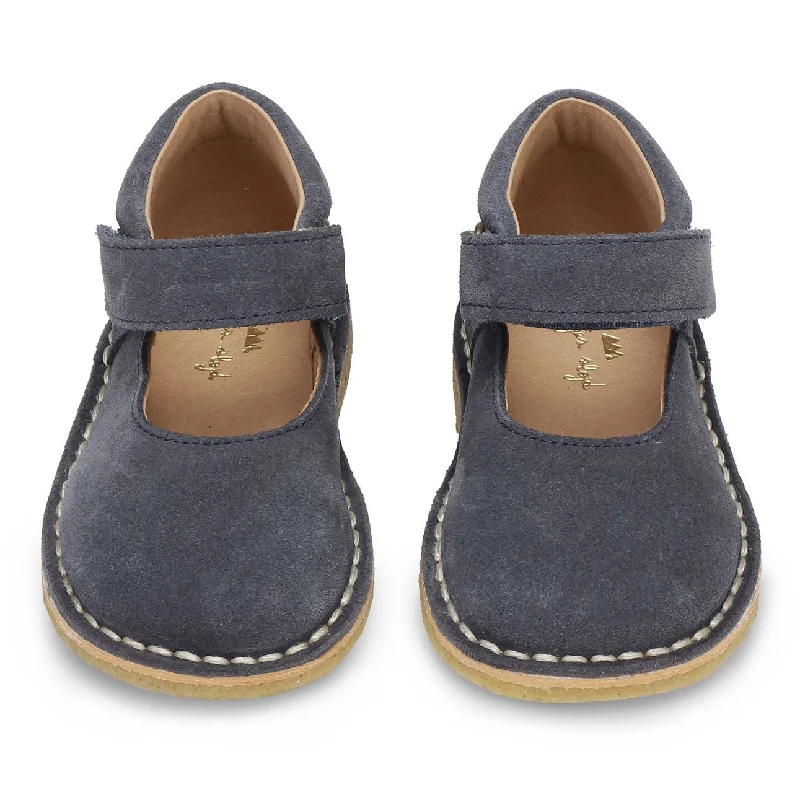- Pregnant cat delivery room warming boxKonges Slojd Boulevard Ciel Shoe